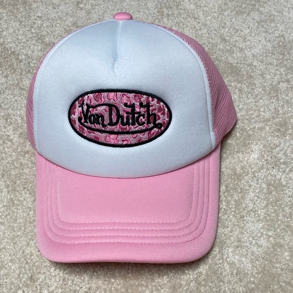 Von Dutch Accessories - Von Dutch trucker baseball cheetah print baseball cap